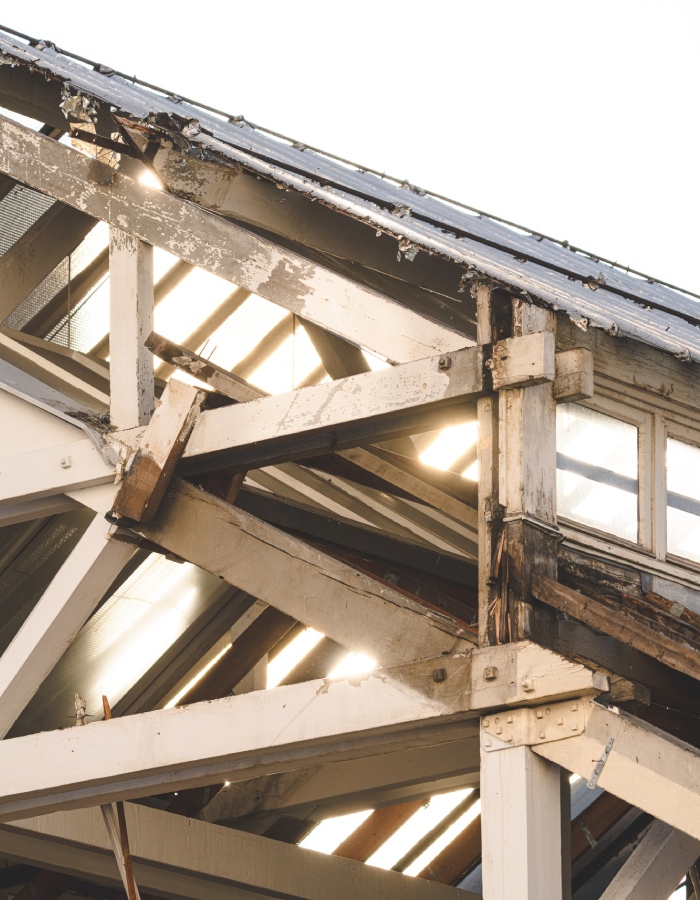 Ancienne charpente en bois à rénover par RCZ Aquitaine