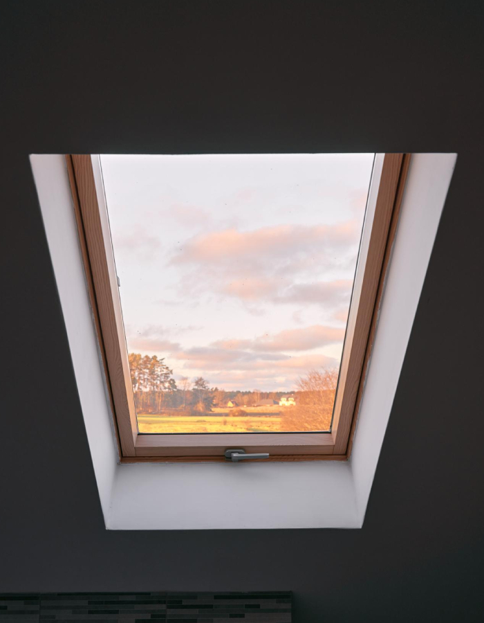 Fenêtre de toit pour apporter de la lumière naturelle